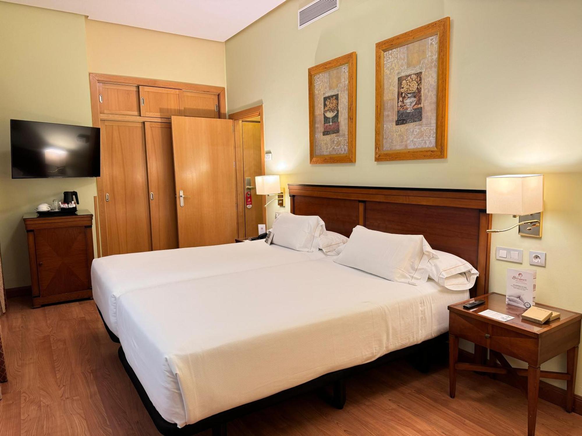 Hotel Becquer Seville Luaran gambar